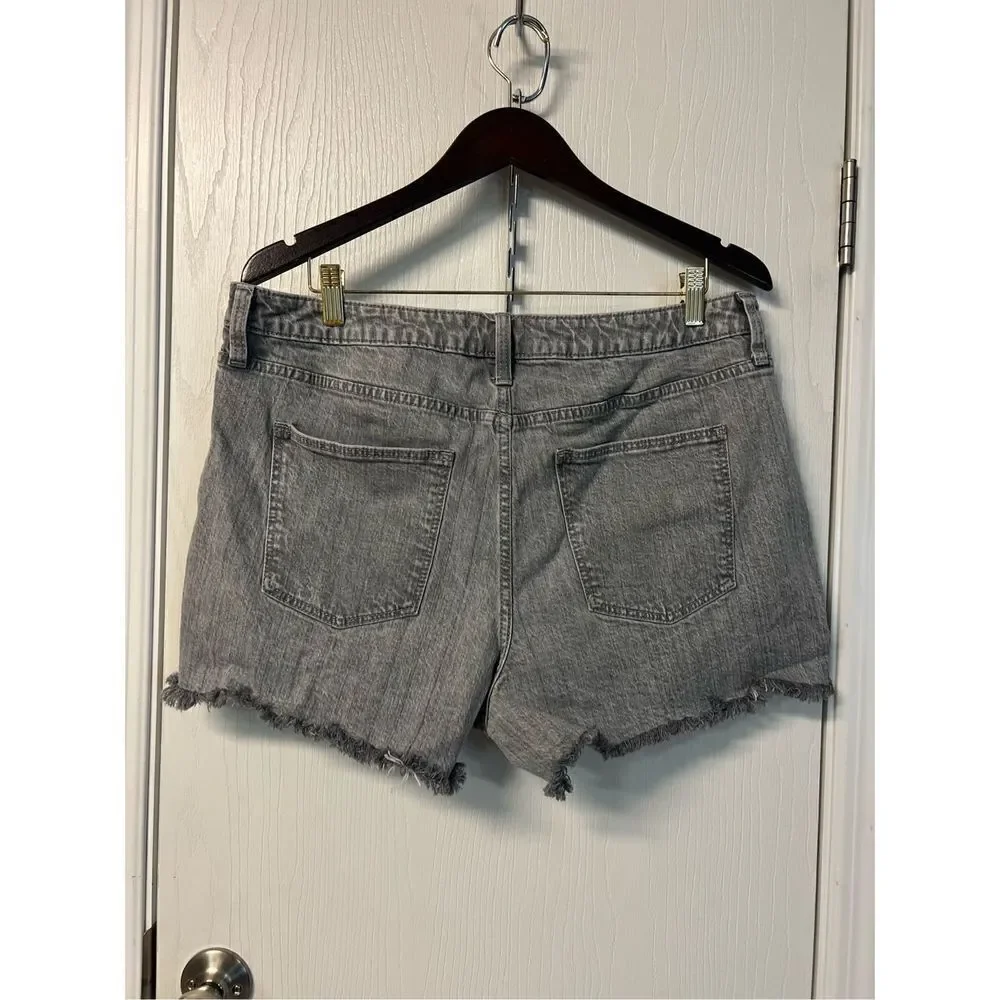 Universal Thread Button Fly Jean Shorts - Picture 2 of 4